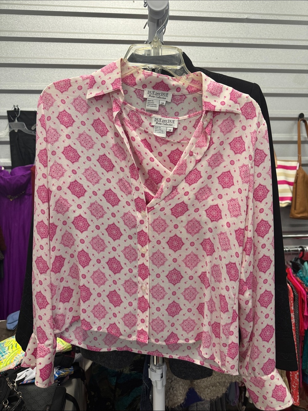 Dué per Dué Pink Geo-Print Button Front Blouse — Feminine Collared Top